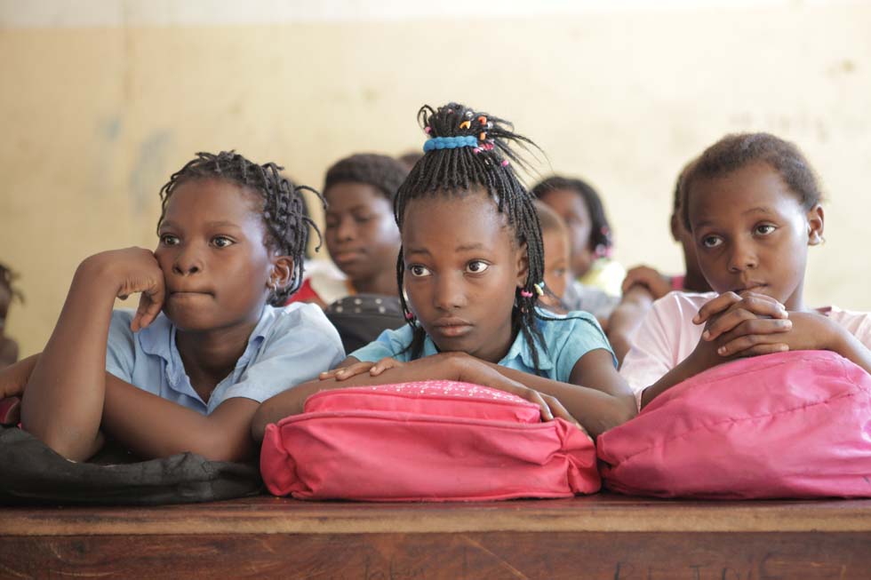 Nenes en una escola de Manhiça (Moçambic)