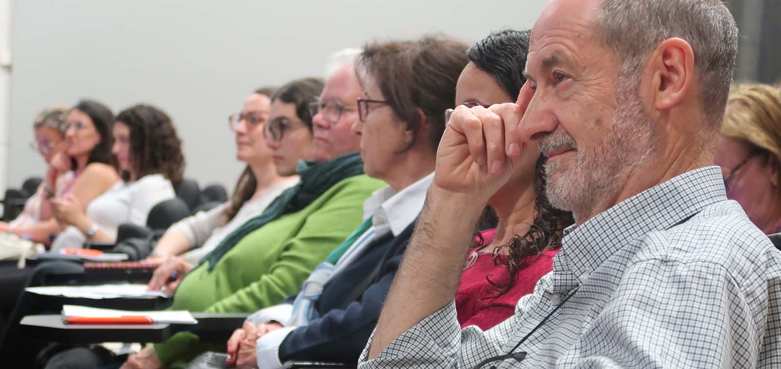 Quim Gascon, codirector de la Iniciativa Chagas de ISGlobal, y otros asistentes en las jornadas.