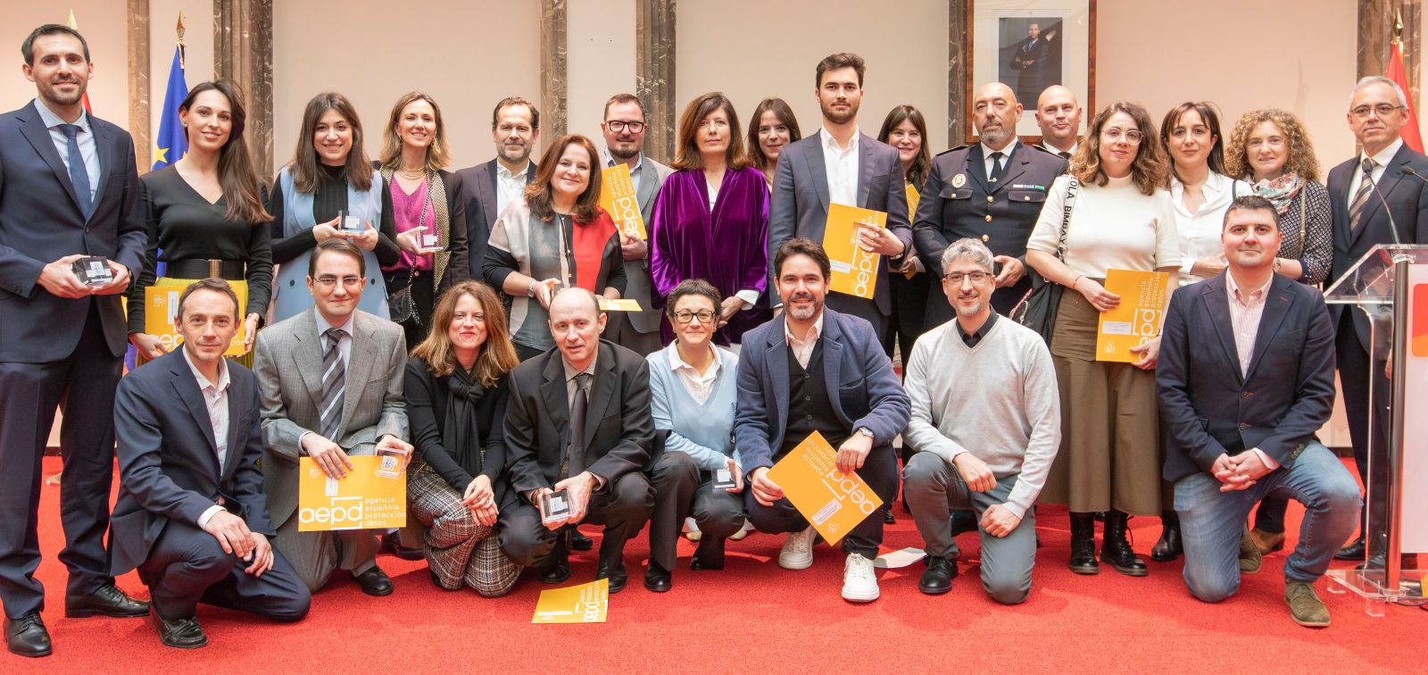 People and representatives of the entities awarded in the 'Data Protection Awards 2023', including ISGlobal (Photo: Spanish Data Protection Agency).