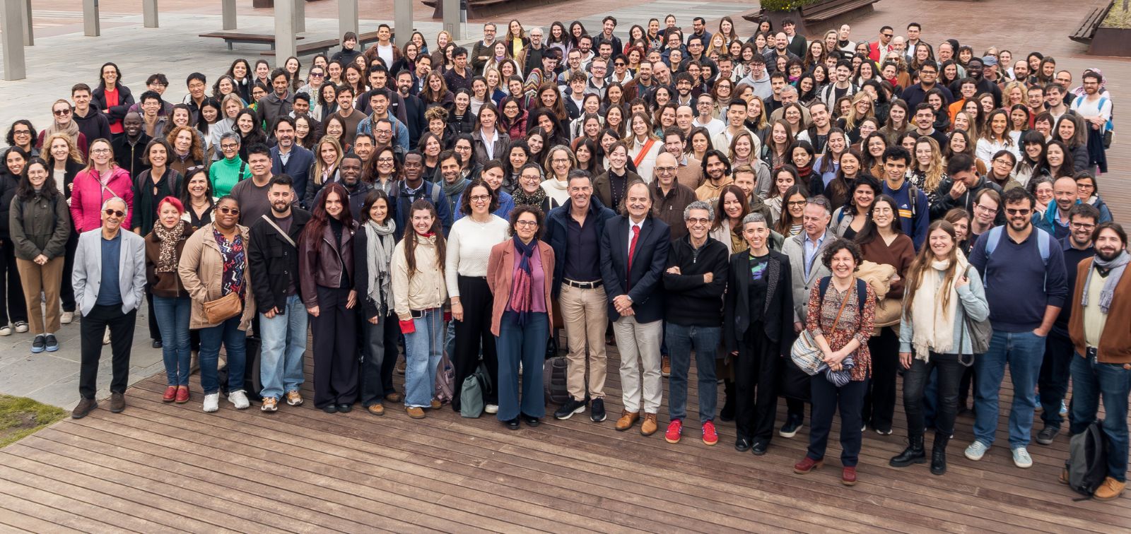 Foto de grupo del personal de ISGlobal en el Retiro Científico de 2026 celebrado en CosmoCaixa, Barcelona