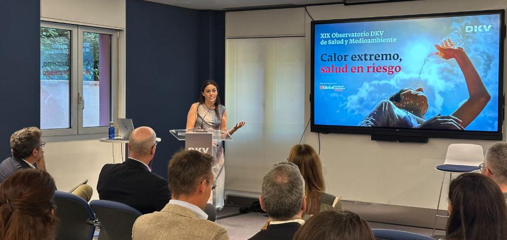 La Dra Elizabeth Diago, durant la presentació de l'informe Calor extremo, salud en riesgo