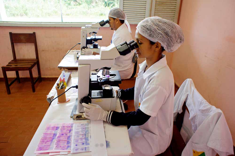 Scientists working to defeat malaria in Acre, Brazil. Photo by Vivian Zanatta