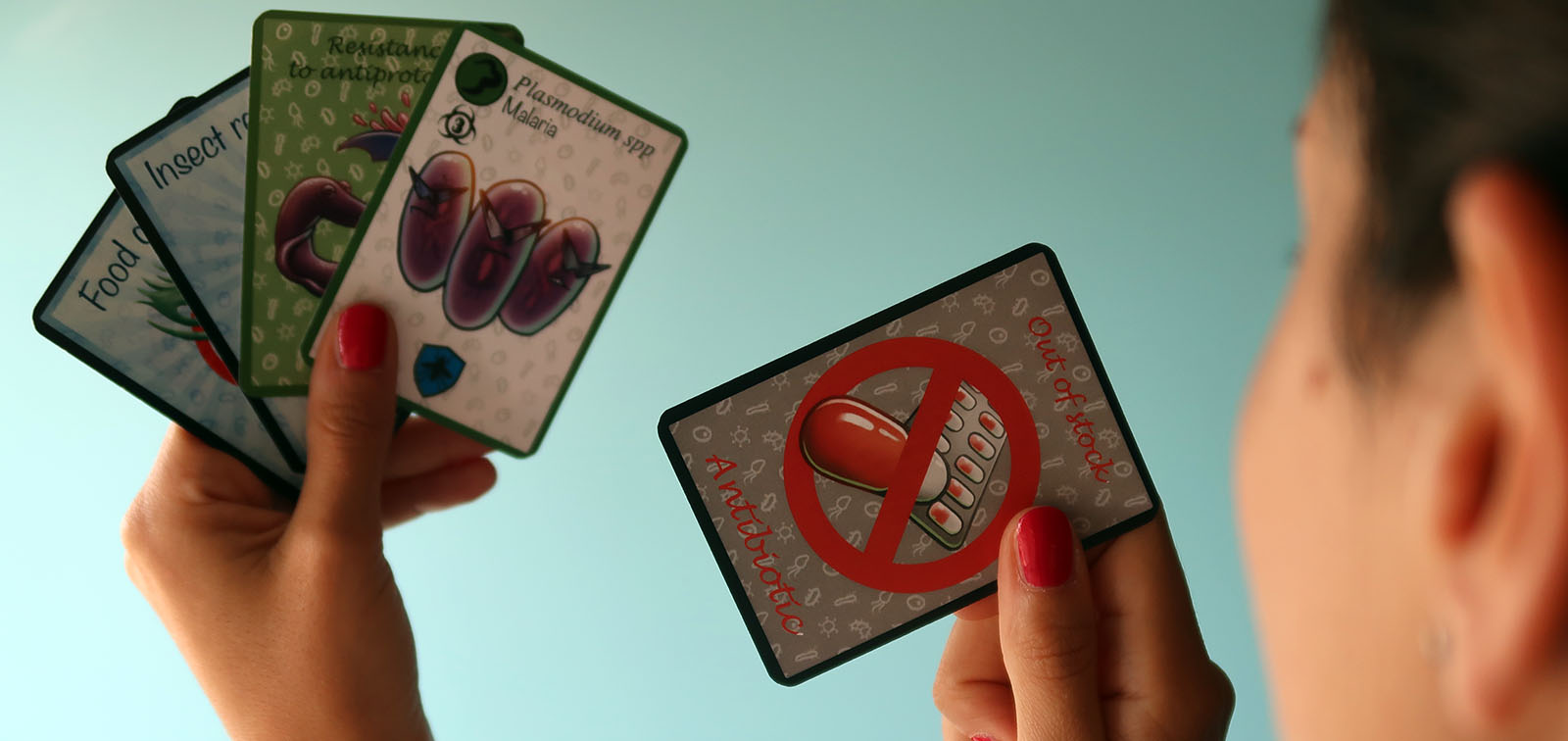 Juego de cartas Micro-Combat para sensibilizar sobre la resistencias antimicrobianas