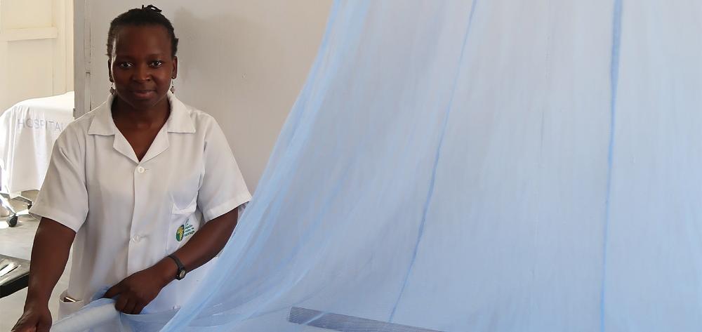 Telas mosquiteras sobre las camas de la UCI infantil del Hospital de Manhiça, Mozambique.