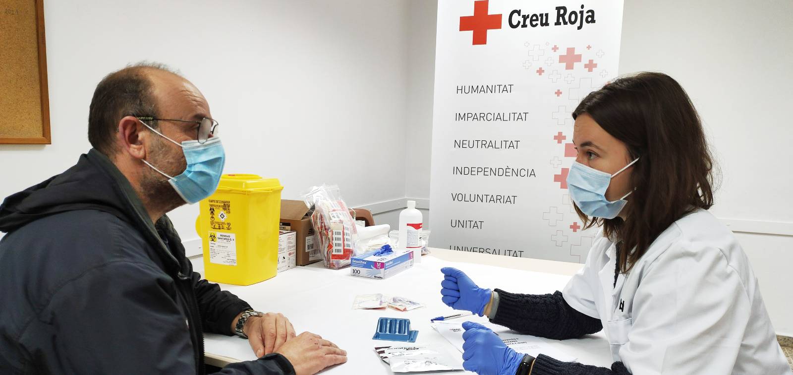 Photo (Creu Roja Illes Balears): The project coordinator (Andrea Herranz) carrying out the recruitment and screening of a mobile methadone bus (Metabús) participant.